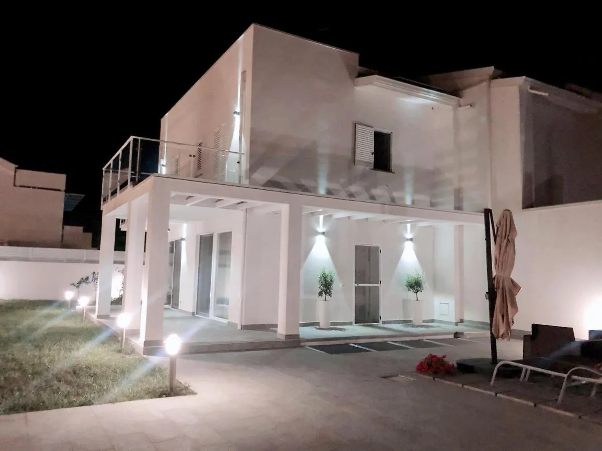 Villa Saline A Mondello Palermo